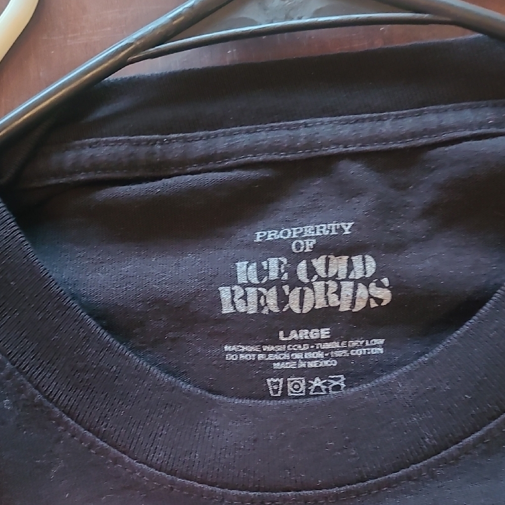 Black and Red Graphic T-Shirt - Picture 3 of 3